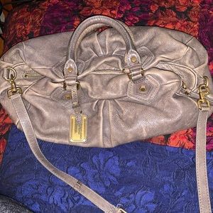 Marc Jacob’s classic Q baby groovee crossbody bag gray